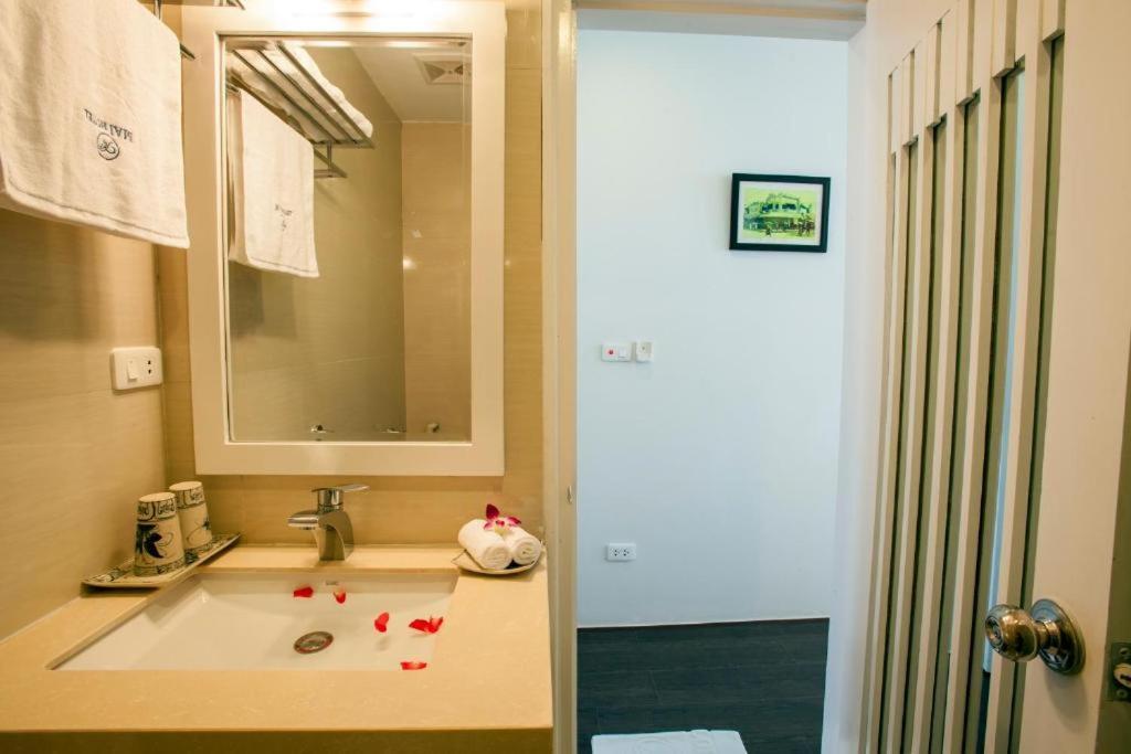 Hanoi Mai Charming Hotel & Travel Экстерьер фото